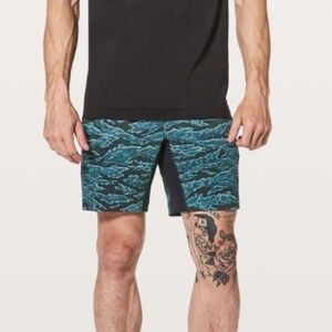 Lululemon T.H.E. Short Linerless 7" - Tiger Camo Multi Blue - Size XL